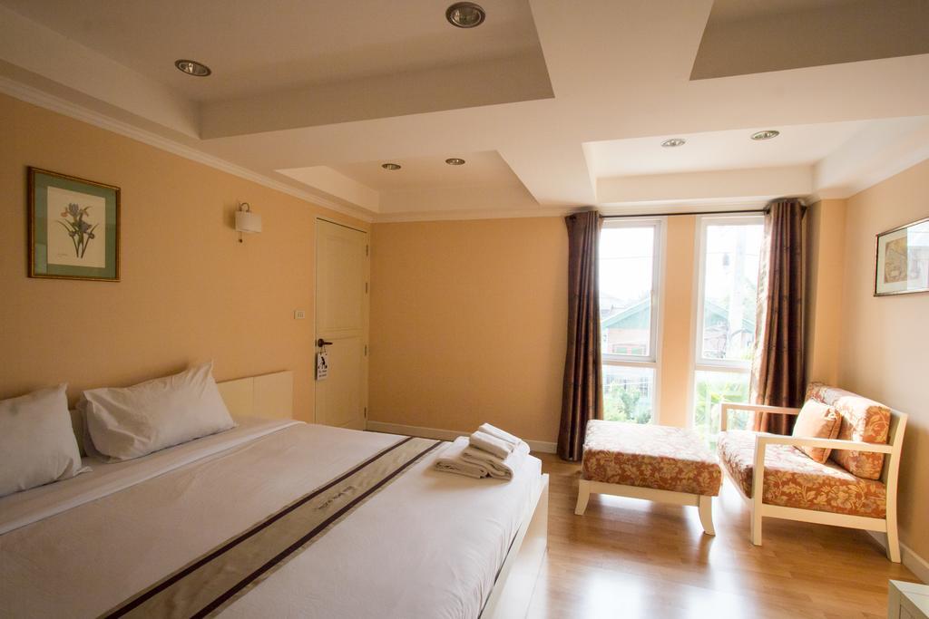 Triple Palms House Hotel Chiang Mai Buitenkant foto