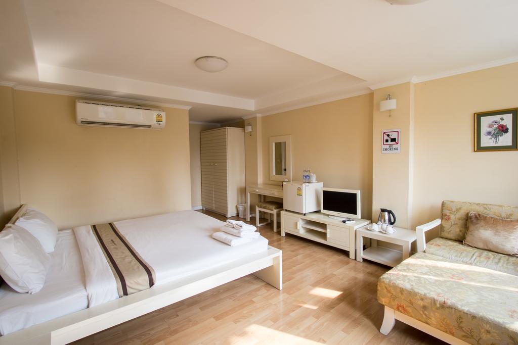 Triple Palms House Hotel Chiang Mai Buitenkant foto