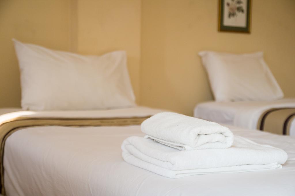 Triple Palms House Hotel Chiang Mai Buitenkant foto