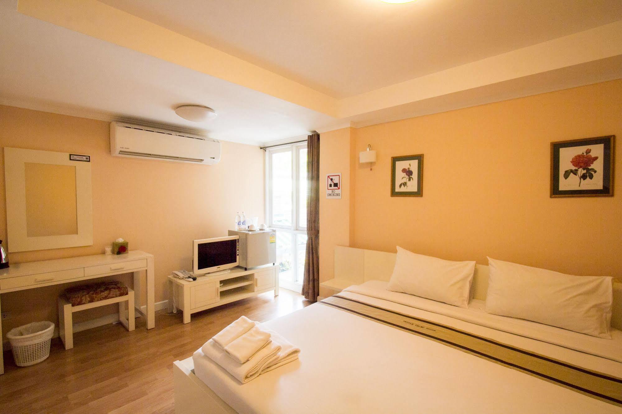 Triple Palms House Hotel Chiang Mai Buitenkant foto