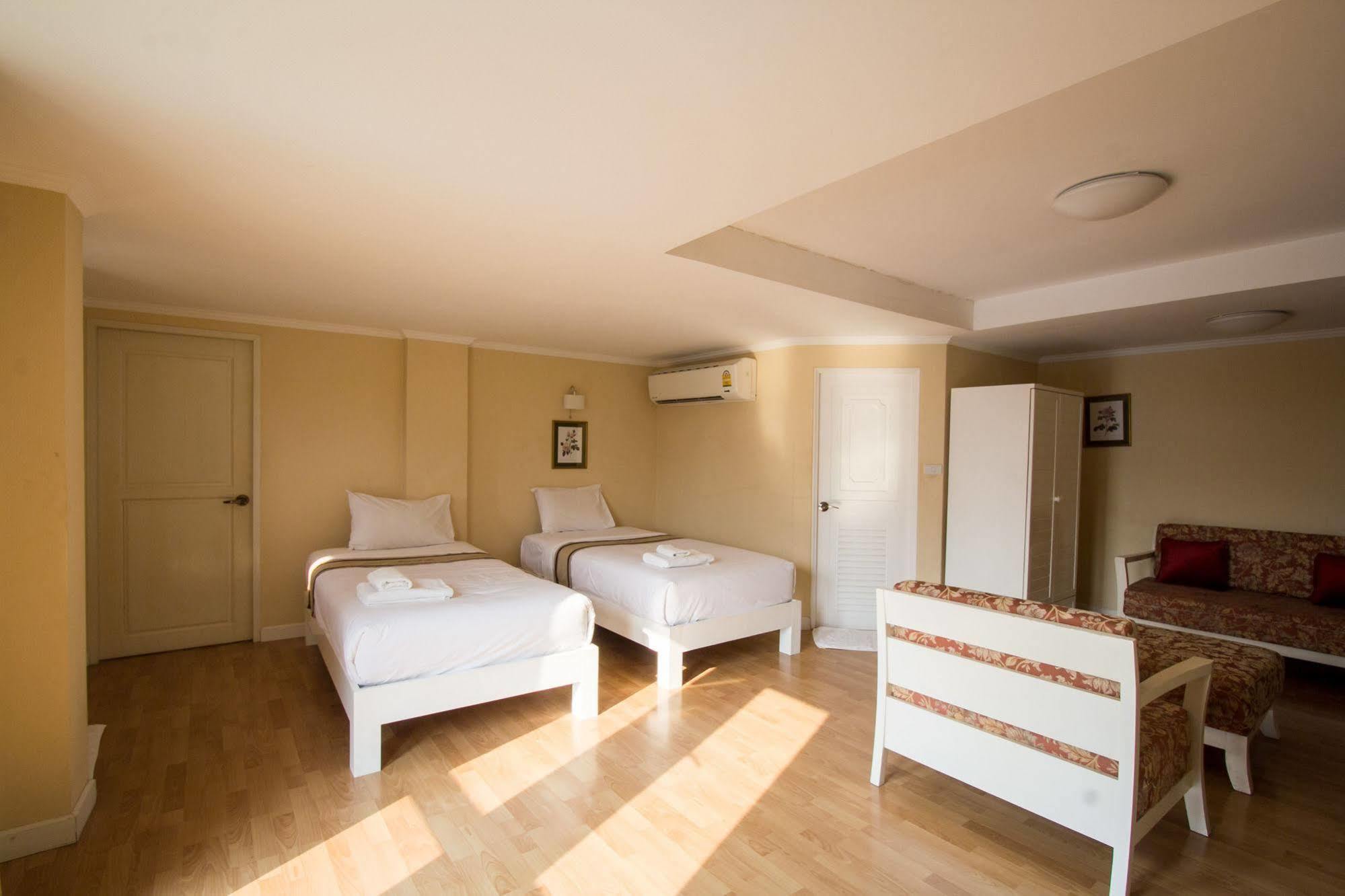 Triple Palms House Hotel Chiang Mai Buitenkant foto