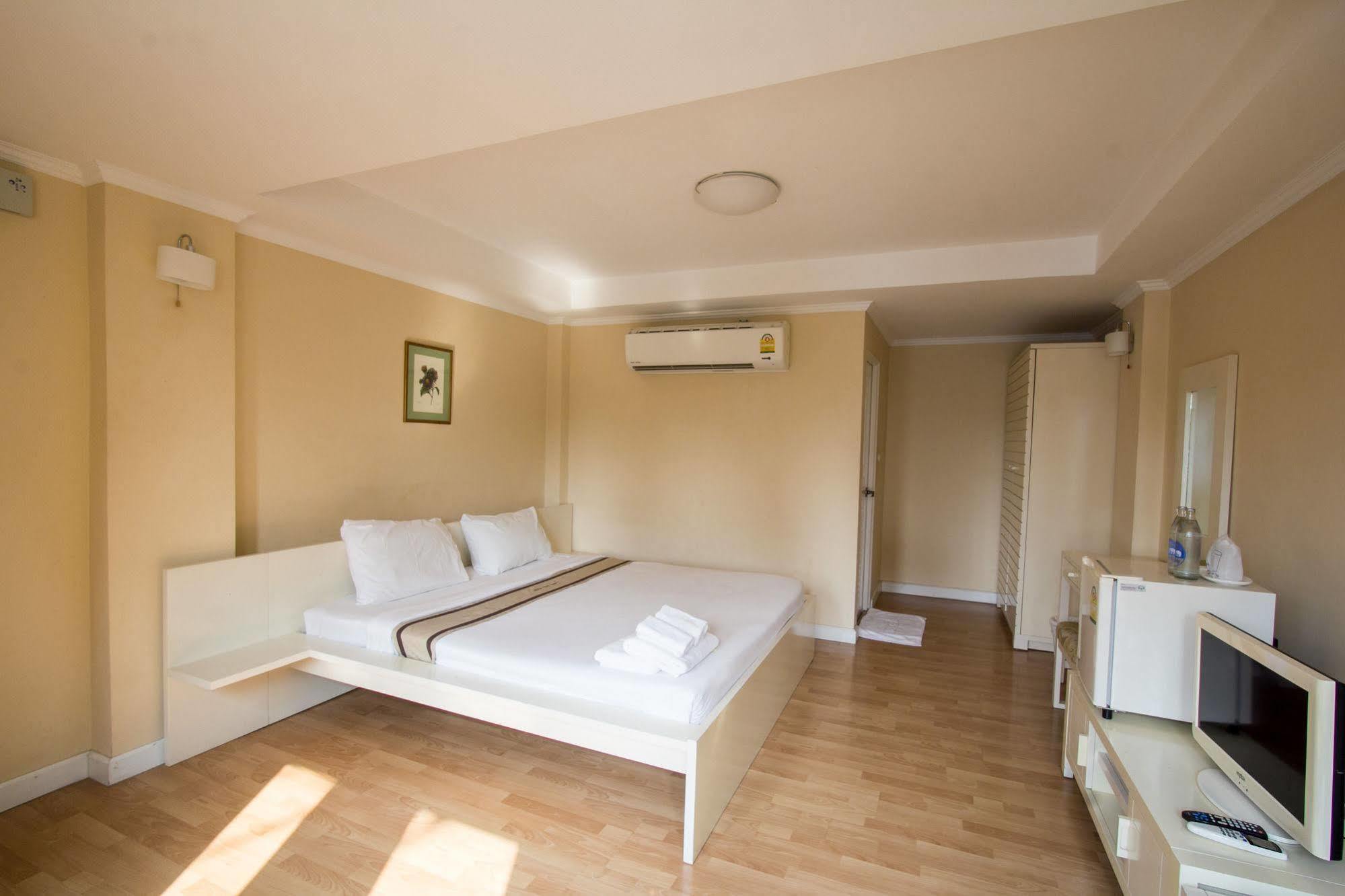 Triple Palms House Hotel Chiang Mai Buitenkant foto
