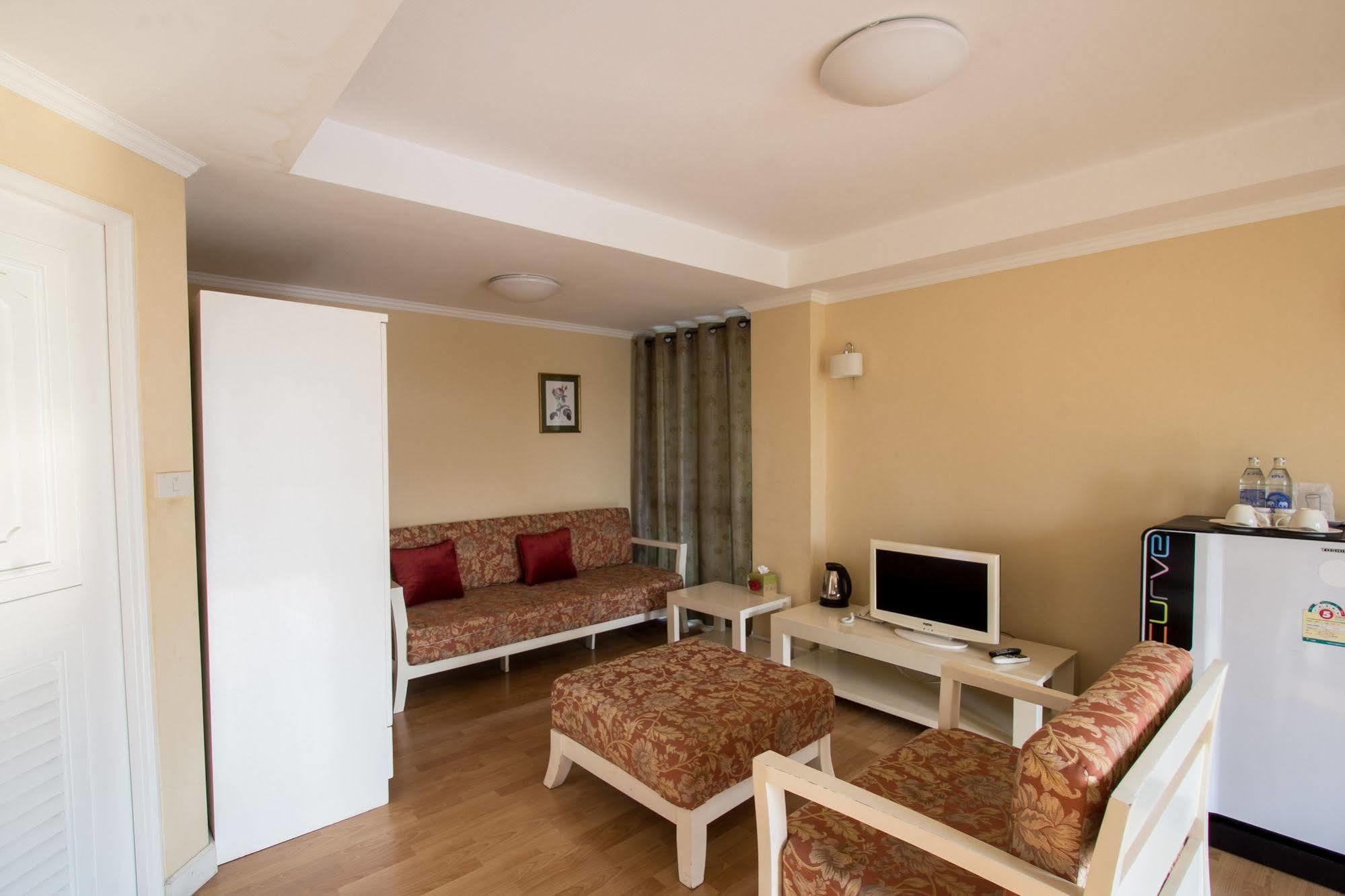 Triple Palms House Hotel Chiang Mai Buitenkant foto